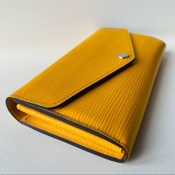 Louis Vuitton Epi Sarah Wallet - Picture 3 of 12